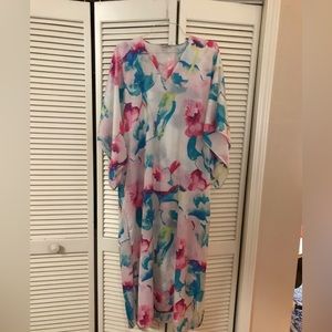 Silky Natori Caftan in Soft Jewel Tones. EUC, Size L